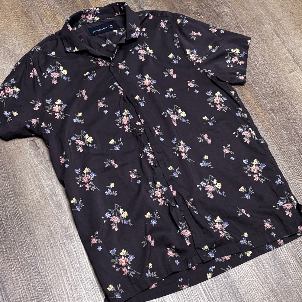 Abercrombie & Fitch Black Floral Short Sleeve Shirt